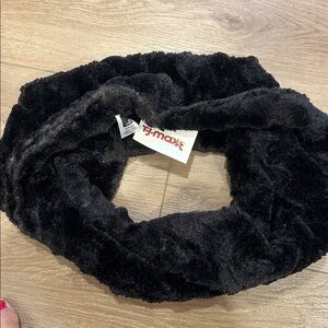 14th & Union Black Faux Fur Scarf